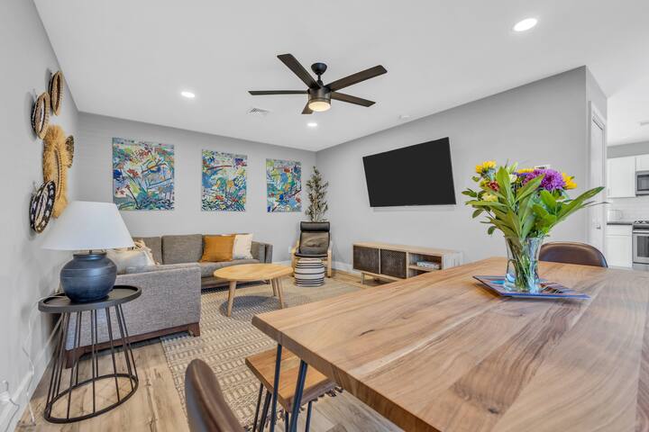 AP 3 Bd Apt 2 BLKS to BEACH, Parking and BBQ!