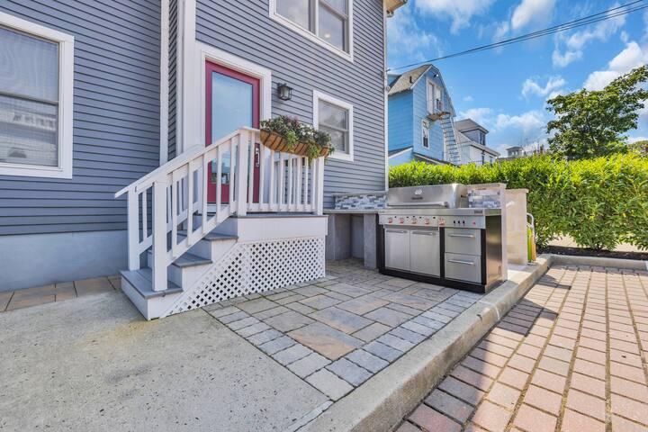 AP 3 Bd Apt 2 BLKS to BEACH, Parking and BBQ!