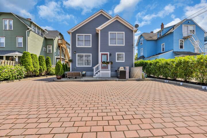 AP 3 Bd Apt 2 BLKS to BEACH, Parking and BBQ!