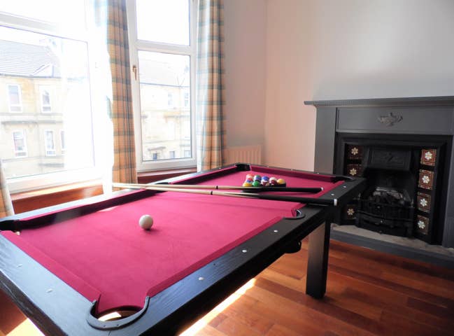 Duplex 4 Bed Apartment, Very Spacious, Paisley - Near GLA Airport