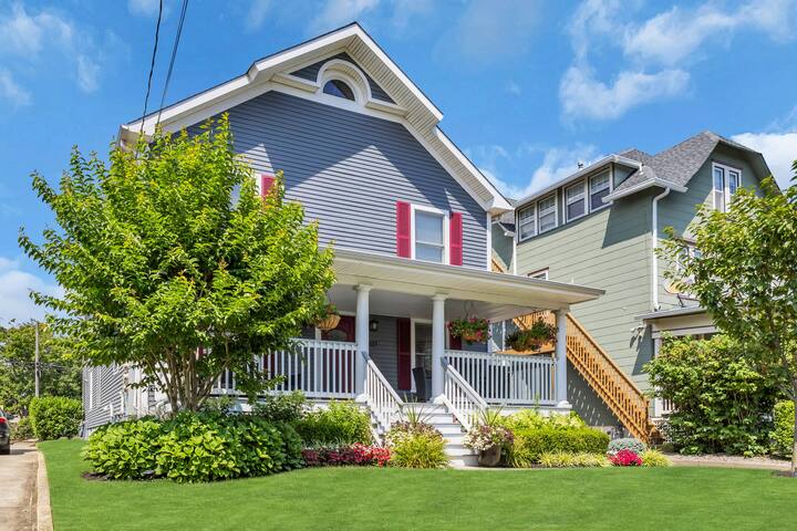 Huge Modern 4BR Apt. Porch&Parking, 2 Blks to Bch!