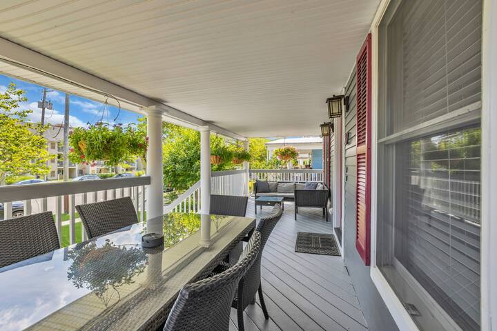 Huge Modern 4BR Apt. Porch&Parking, 2 Blks to Bch!