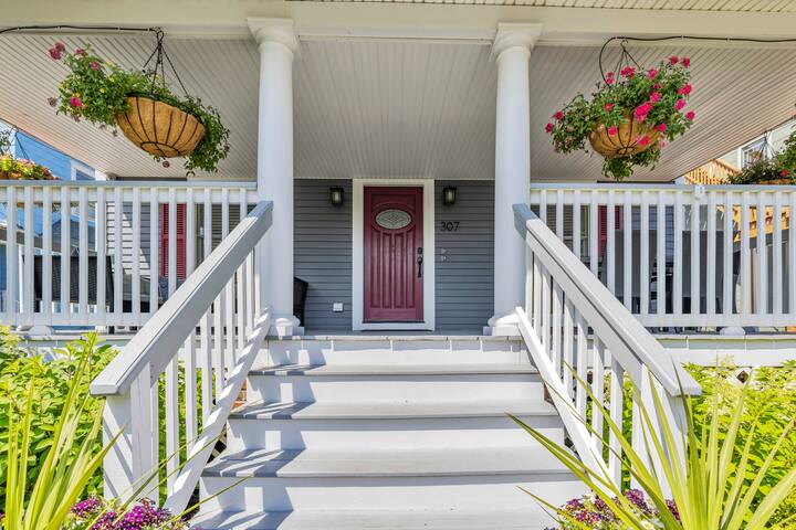 Huge Modern 4BR Apt. Porch&Parking, 2 Blks to Bch!