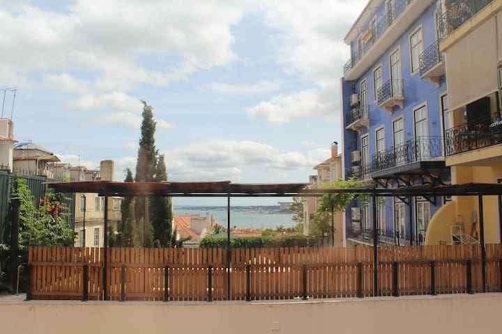 Chiado | Triplex 6 Bedrooms | Terrace + Parking