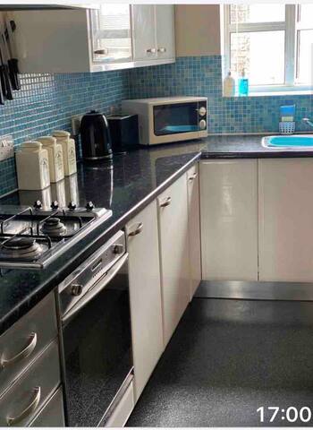 Awesome Mathew St 2 Bed duplex 2 bed sleeps 6 - Photo 17