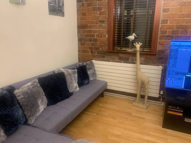 Awesome Mathew St 2 Bed duplex 2 bed sleeps 6 - Photo 14