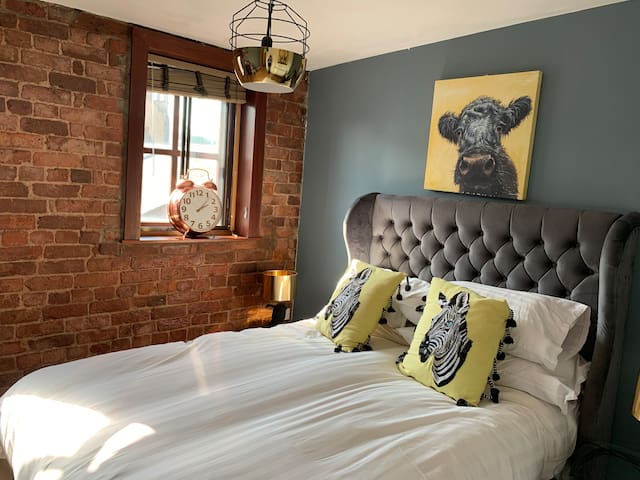 Awesome Mathew St 2 Bed duplex 2 bed sleeps 6 - Photo 2