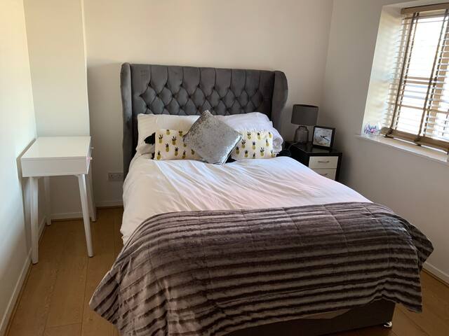 Awesome Mathew St 2 Bed duplex 2 bed sleeps 6 - Photo 8