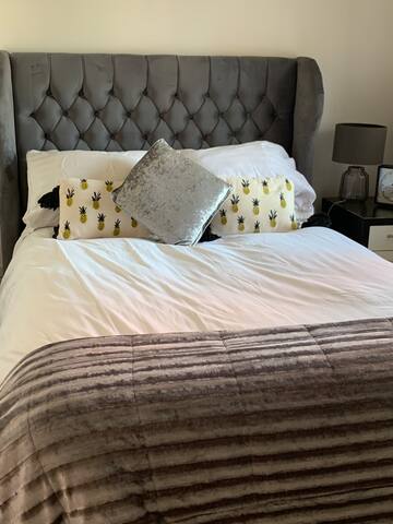 Awesome Mathew St 2 Bed duplex 2 bed sleeps 6 - Photo 9