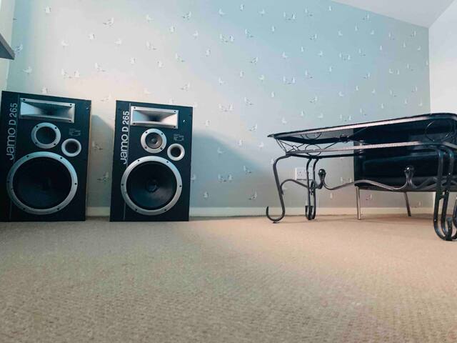 Awesome Mathew St 2 Bed duplex 2 bed sleeps 6 - Photo 23