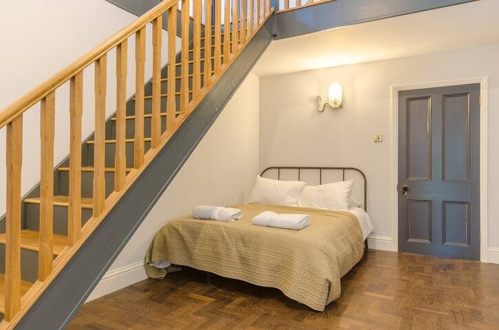 Victorian Schoolhouse w/ Hot Tub & Harbour Views - Foto 15