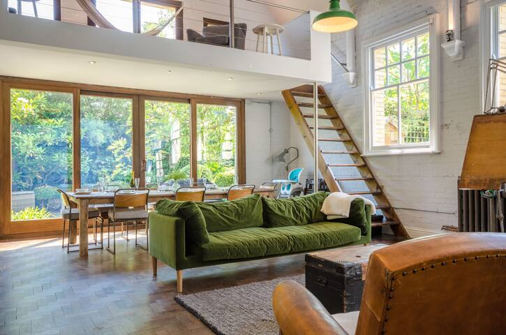 Victorian Schoolhouse w/ Hot Tub & Harbour Views - Foto 3