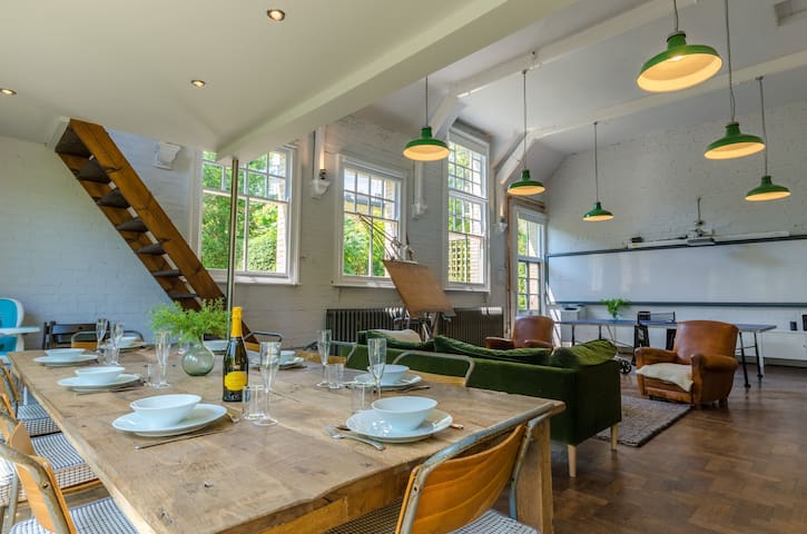 Victorian Schoolhouse w/ Hot Tub & Harbour Views - Foto 4