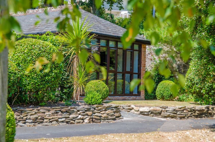 Charming Summerhouse in Fowey Town Center