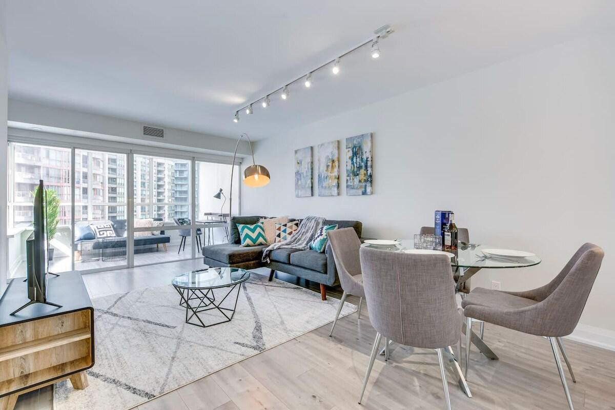 Iconic 2BR Suite Downtown Toronto