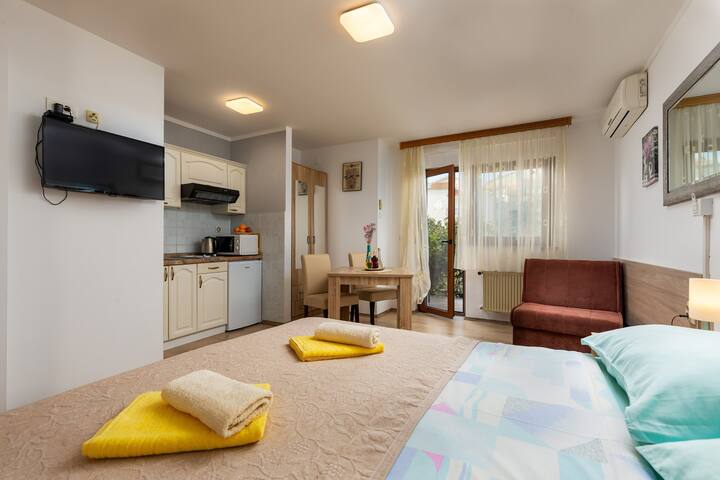 Apartments Kristina - Studio for 3 with terrace