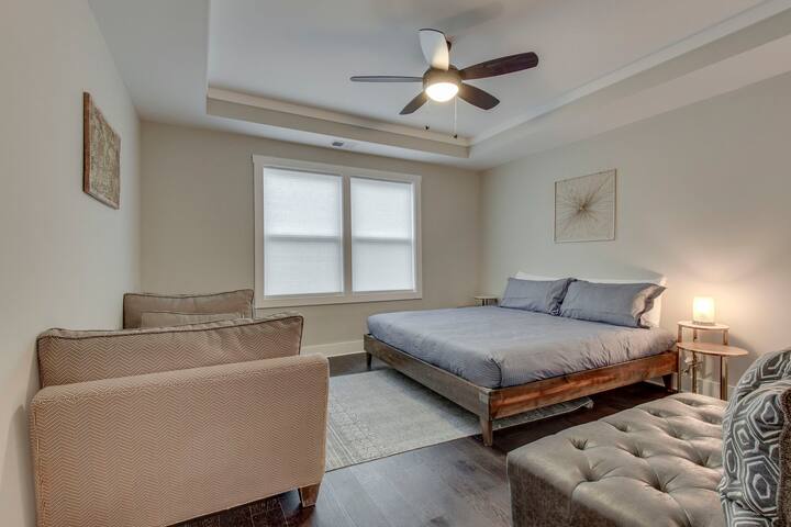 Spacious Home 2 Miles From Broadway! - Photo 8