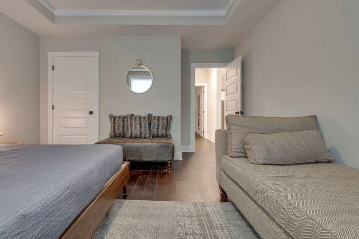 Spacious Home 2 Miles From Broadway! - Photo 10