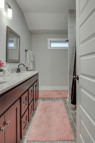 Spacious Home 2 Miles From Broadway! - Photo 11