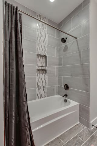 Spacious Home 2 Miles From Broadway! - Photo 13
