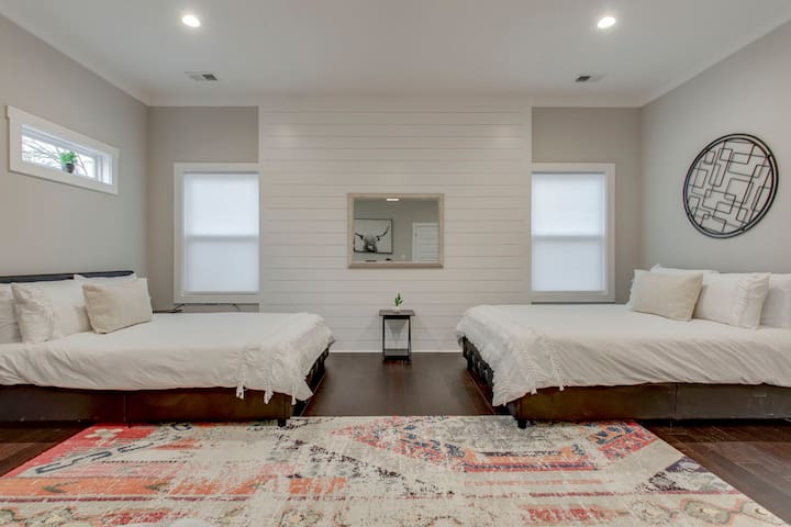 Spacious Home 2 Miles From Broadway! - Photo 18