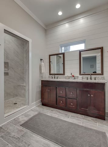 Spacious Home 2 Miles From Broadway! - Photo 20