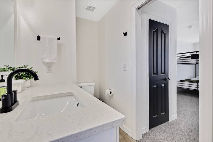 Treasure Valleys Shared Home with 2 Bedrooms - Photo 8