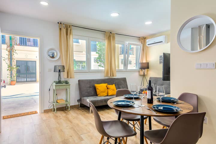 Malaga City Centre Apartment - R9957