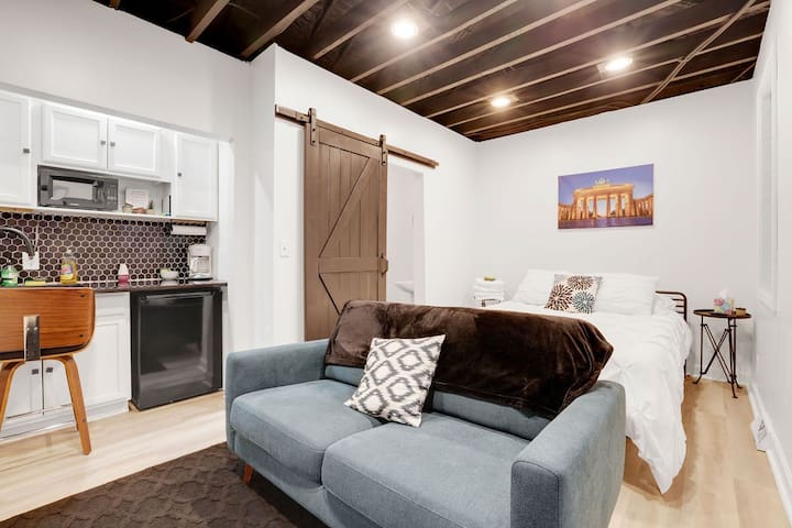 B-Minimalist Suite Near German Village