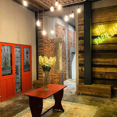 Estudio en casa de 1910 a unos pasos del Angel