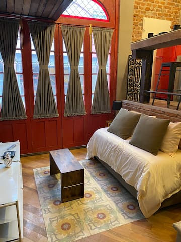 Estudio en casa de 1910 a unos pasos del Angel