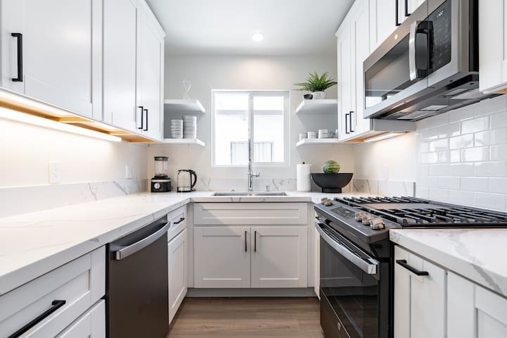 The Rosemont II - 2BR La Jolla Gem Near the Beach