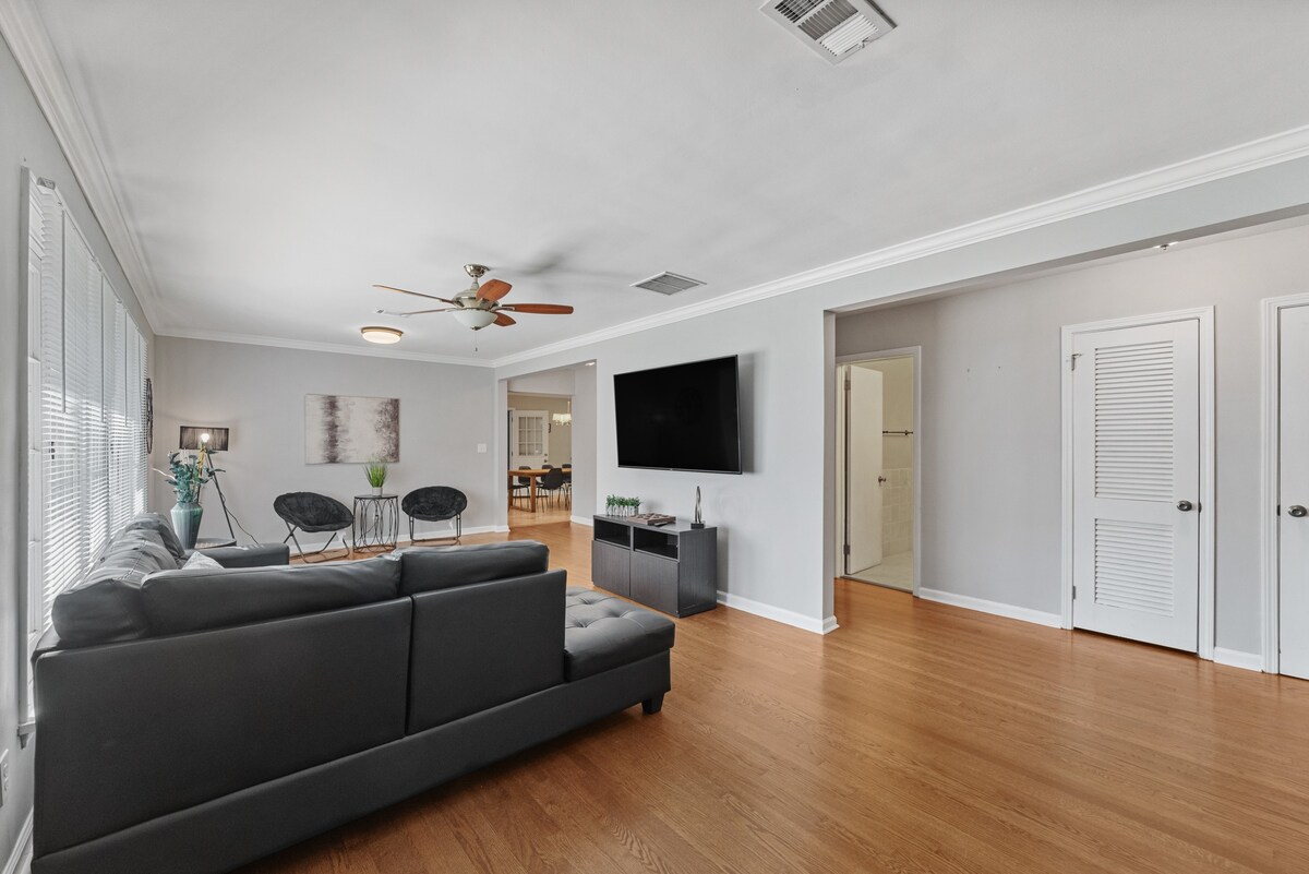 Atlanta Family Retreat • Stylish 4BR Sleeps 8