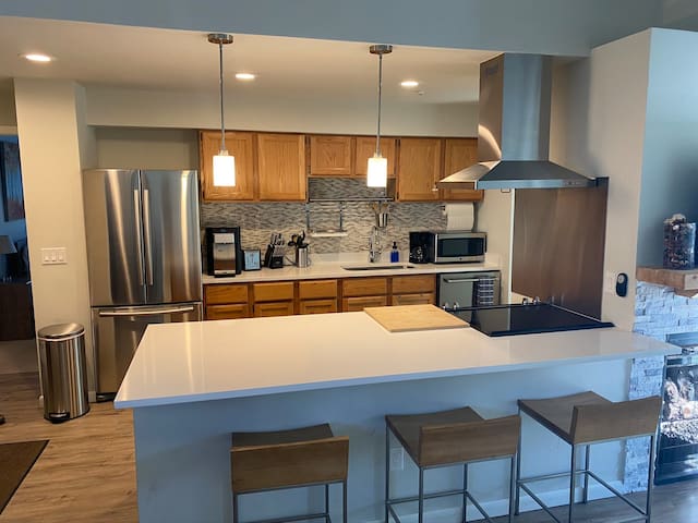 3 Bdr apartment close to Lionshead.