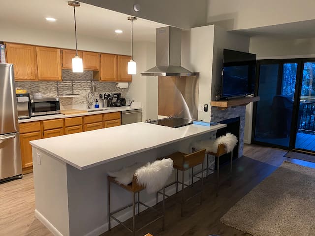 3 Bdr apartment close to Lionshead.