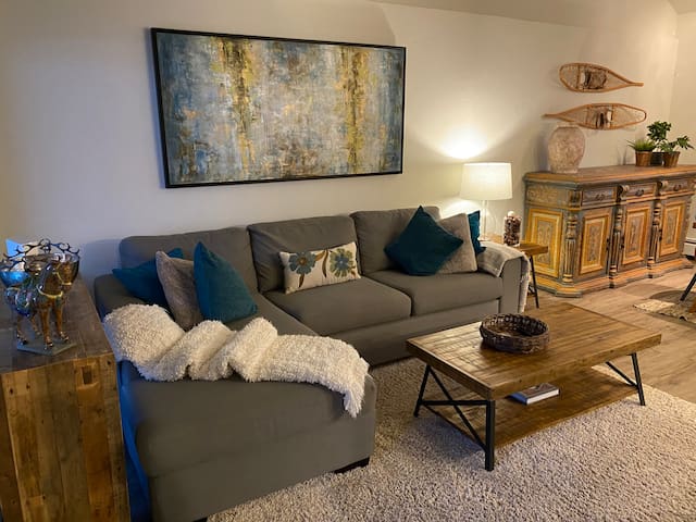 3 Bdr apartment close to Lionshead.