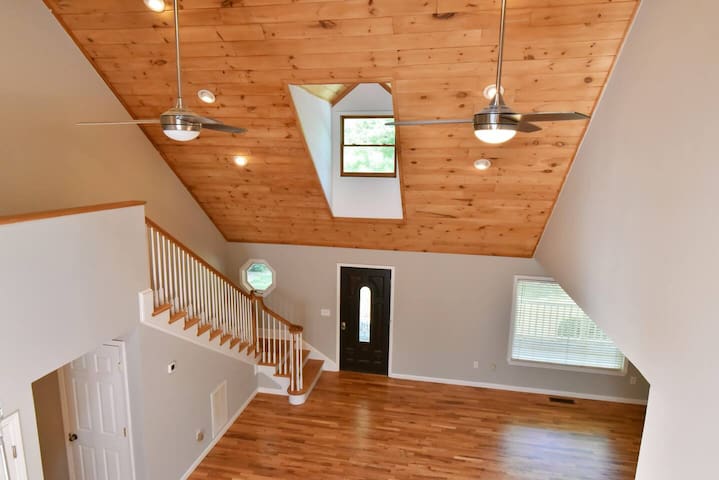 Blk Mtn home, King beds, fire pit, 15 mi to DT AVL