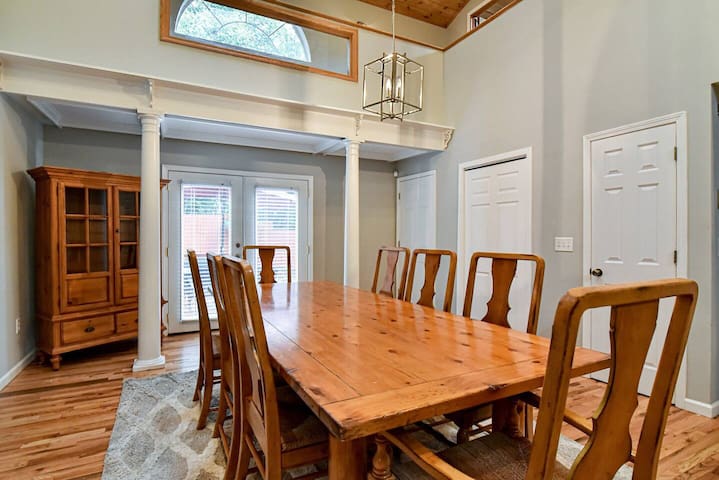 Blk Mtn home, King beds, fire pit, 15 mi to DT AVL