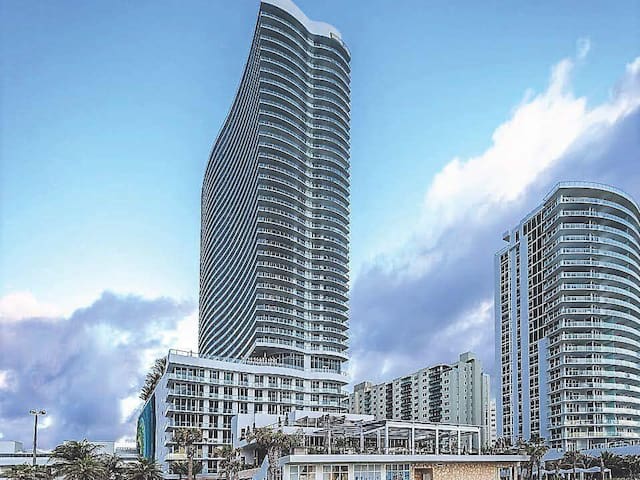 Stunning Ocean Views at LYFE Resort by rent4us