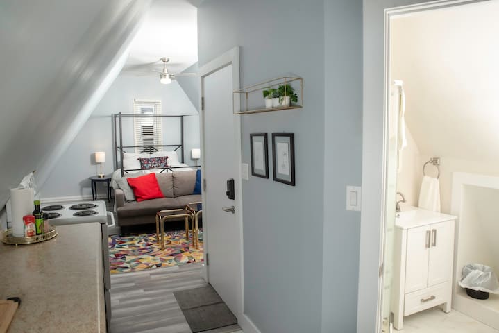 Cozy Studio - Parking, WiFi, Kitchenette