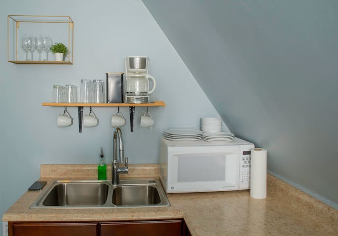 Cozy Studio - Parking, WiFi, Kitchenette