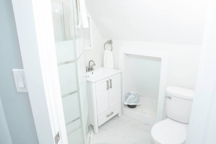 Cozy Studio - Parking, WiFi, Kitchenette