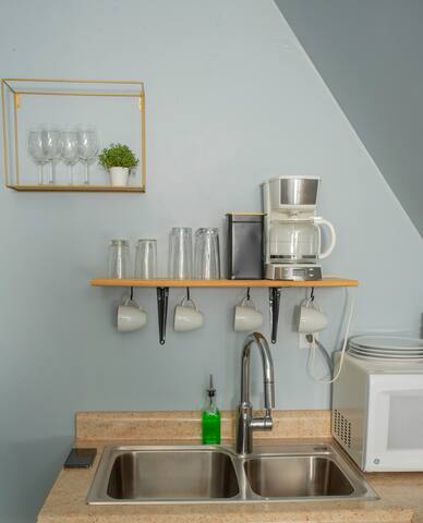 Cozy Studio - Parking, WiFi, Kitchenette