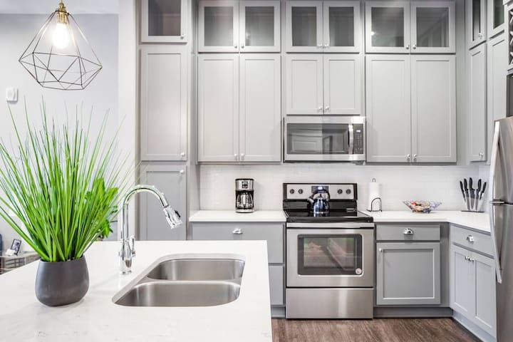 Luxury Apartment Near Emory Hospital & University - Picture 10