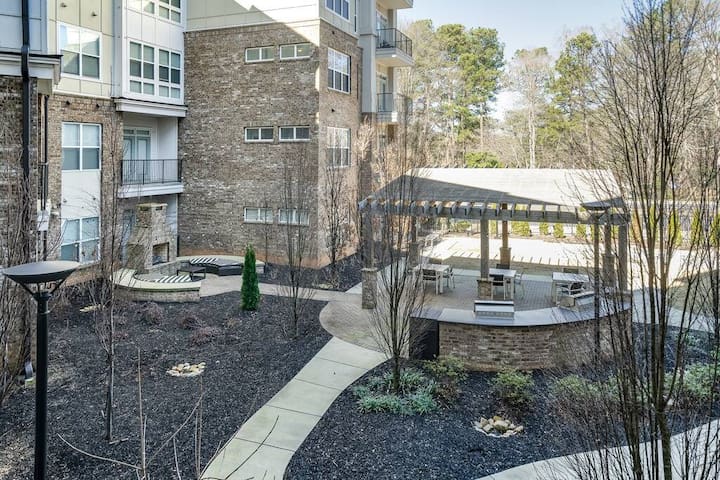 Luxury Apartment Near Emory Hospital & University - Picture 15