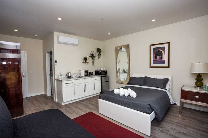 Steps to Balboa Park- Brand New Apt - Cozy Studio