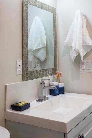 2 Bedroom, 2 Bathroom Detached Apt Max 7 Sleepers - Foto 24
