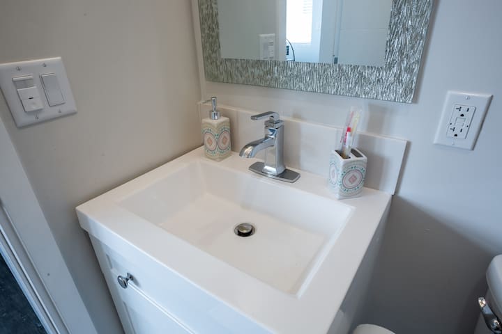2 Bedroom, 2 Bathroom Detached Apt Max 7 Sleepers - Foto 42