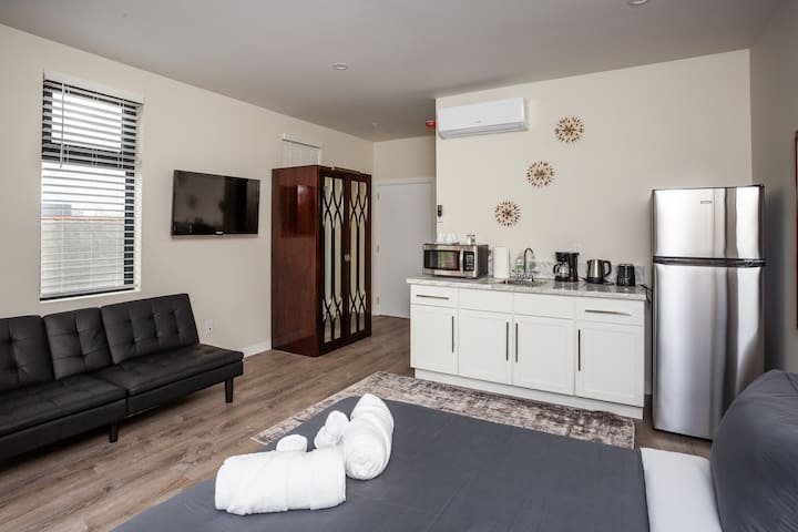 Studio with Beautiful View next to Downtown