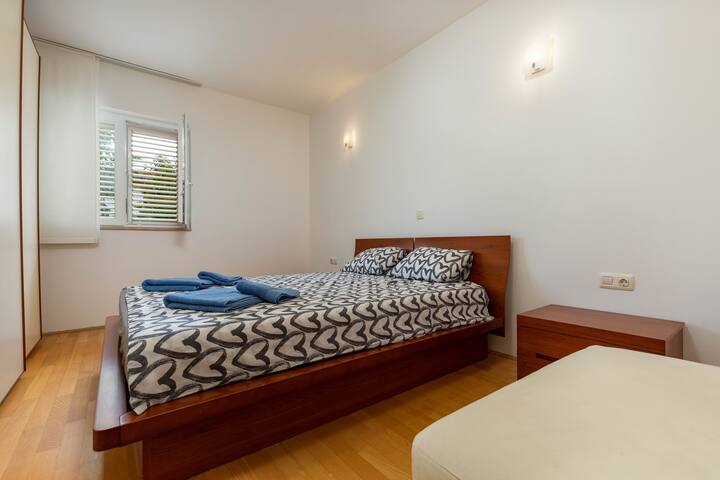 One-bedroom app ALBIS with balcony and parking